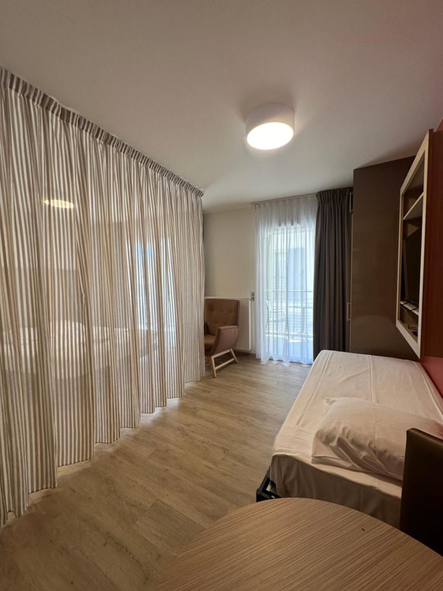 Zenao Frejus Aparthotel Exterior foto